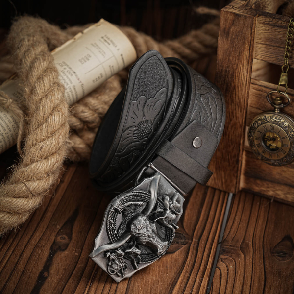 Ceinture cowboy noire enroulée avec boucle décorative