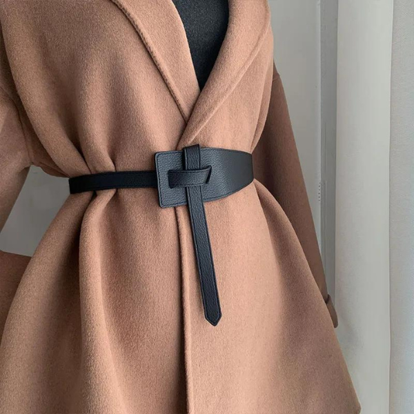 Ceinture noire élégante pour accessoiriser une robe femme